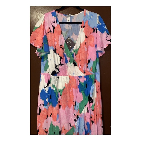Ava & Viv Abstract Floral Short Sleeve Flutter Wrap Midi Dress in size 1X/18 - Picture 4 of 10